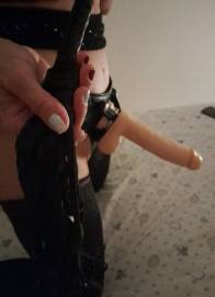 Βαλέρια, Βαλερια στραπον αυταρχικα